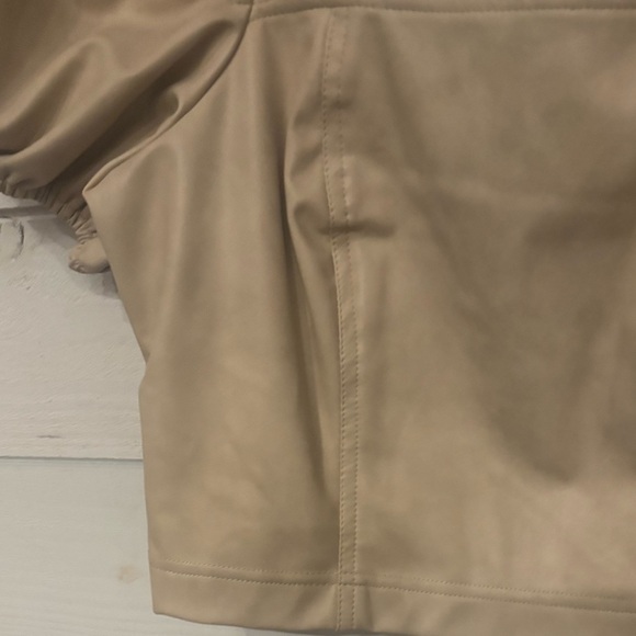 7 For All Mankind NWT Faux
Leather Crop Top Size Medium - Picture 8 of 16